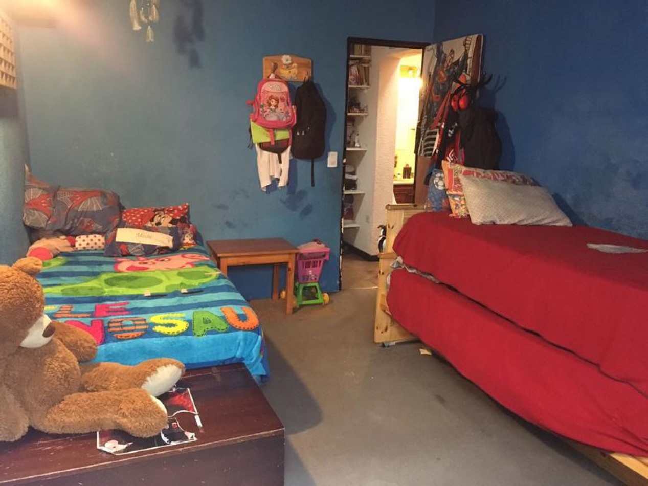 Excelente ph tipo casa con patio, parrilla y cochera descubierta. Excelente ubicacion: Garona 1365, Lomas de Zamora