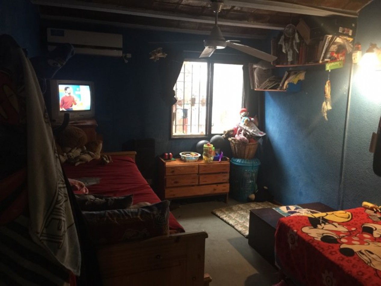 Excelente ph tipo casa con patio, parrilla y cochera descubierta. Excelente ubicacion: Garona 1365, Lomas de Zamora