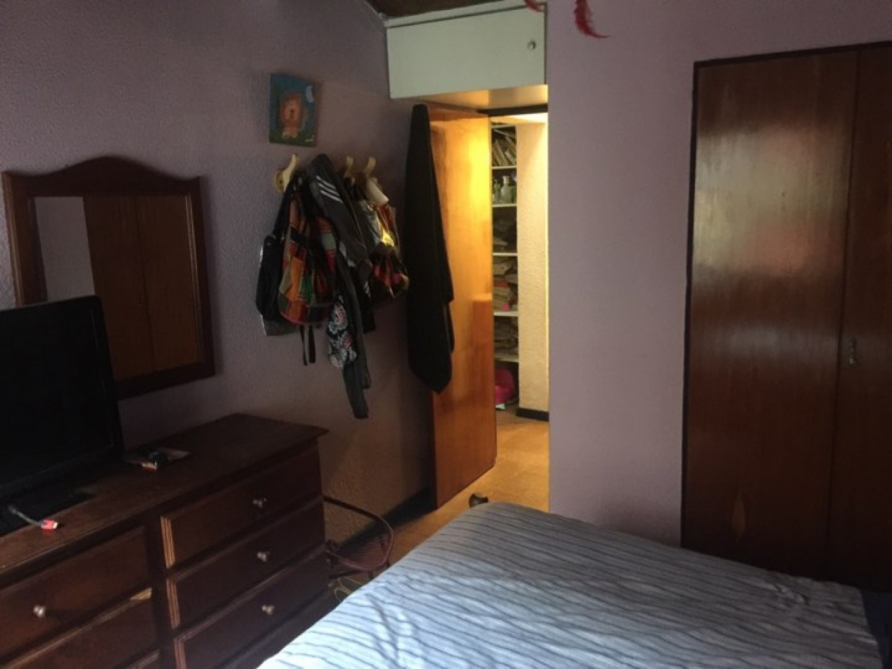 Excelente ph tipo casa con patio, parrilla y cochera descubierta. Excelente ubicacion: Garona 1365, Lomas de Zamora