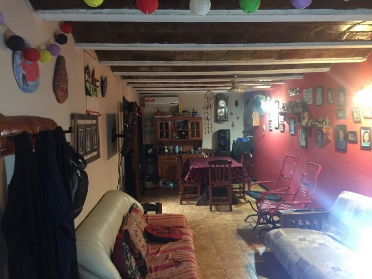 Excelente ph tipo casa con patio, parrilla y cochera descubierta. Excelente ubicacion: Garona 1365, Lomas de Zamora