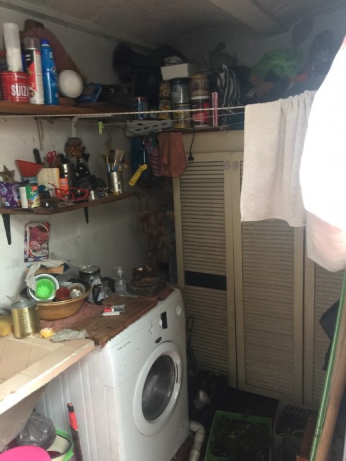 Excelente ph tipo casa con patio, parrilla y cochera descubierta. Excelente ubicacion: Garona 1365, Lomas de Zamora