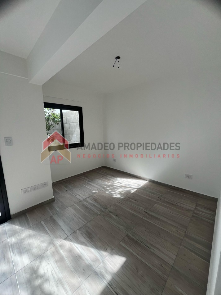 Dpto amb y medio pb a estrenar, fondo con patio y cochera. Ubicado en Gorriti 717, Lomas de Zamora