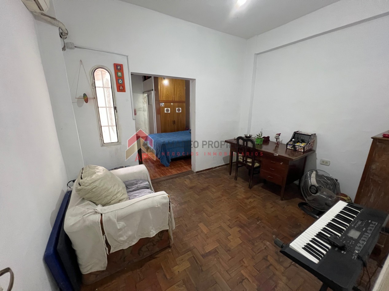 Casa 4 amb con cochera, patio y terraza. Ubicada en Riobamba 900 Temperley