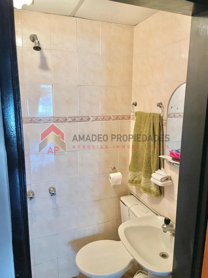 Excelente ph amplio 3 amb al frente con cochera y terraza. Ubicado en Enrique Fernandez al 3000, Lanus Este