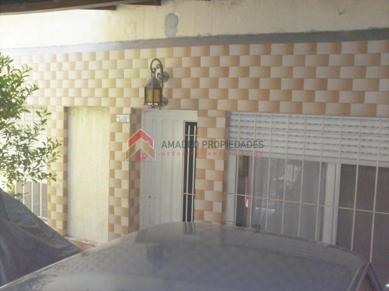 Casa 3 amb grandes c/cochera, jardin y patio ubicada en Warnes 1488, Lanus Oeste 
