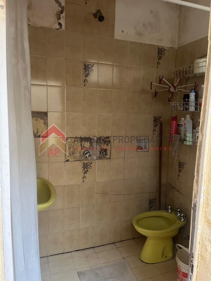Casa 3 amb grandes APTO CRED c/cochera, jardin y patio ubicada en Warnes 1488, Lanus Oeste 