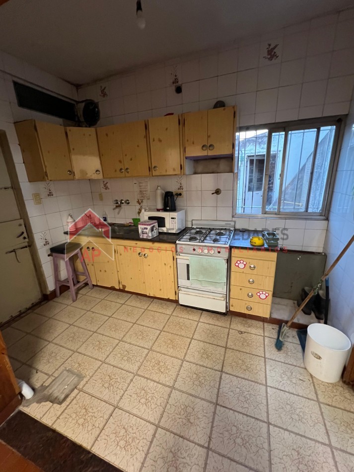 Casa 4 amb con cochera y patio, ubicada en Cangallo 1421 Temperley