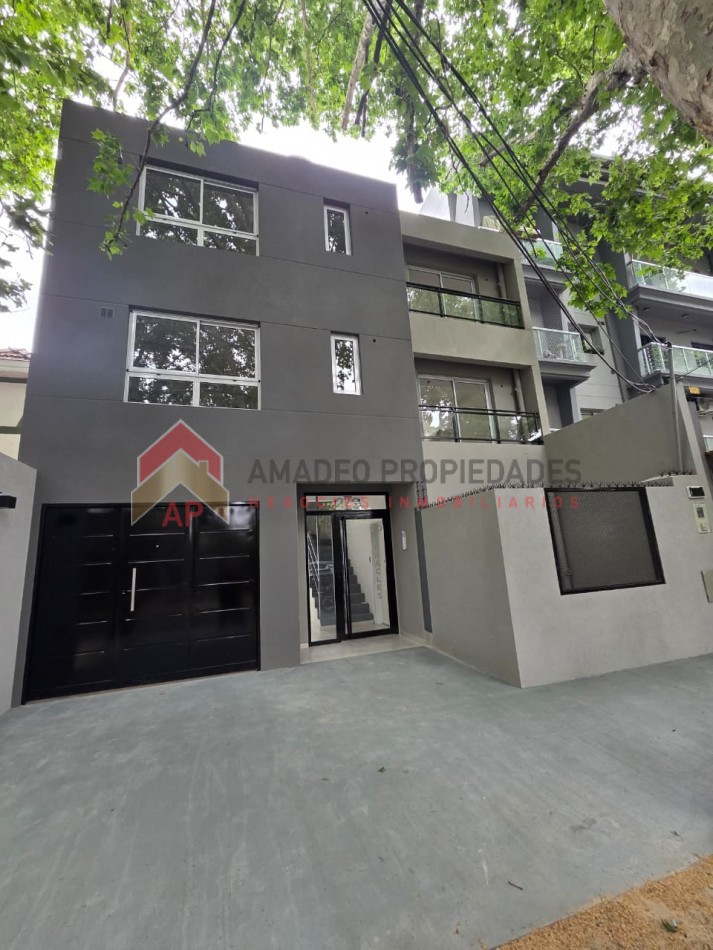 Monoamb a estrenar al frente en 2do piso. Excelente ubicacion: Pedernera 279, Lomas de Zamora