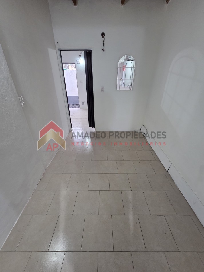 Dpto ph 2 amb 1° piso, ubicado en Av. Rivadavia 2368, Lanus