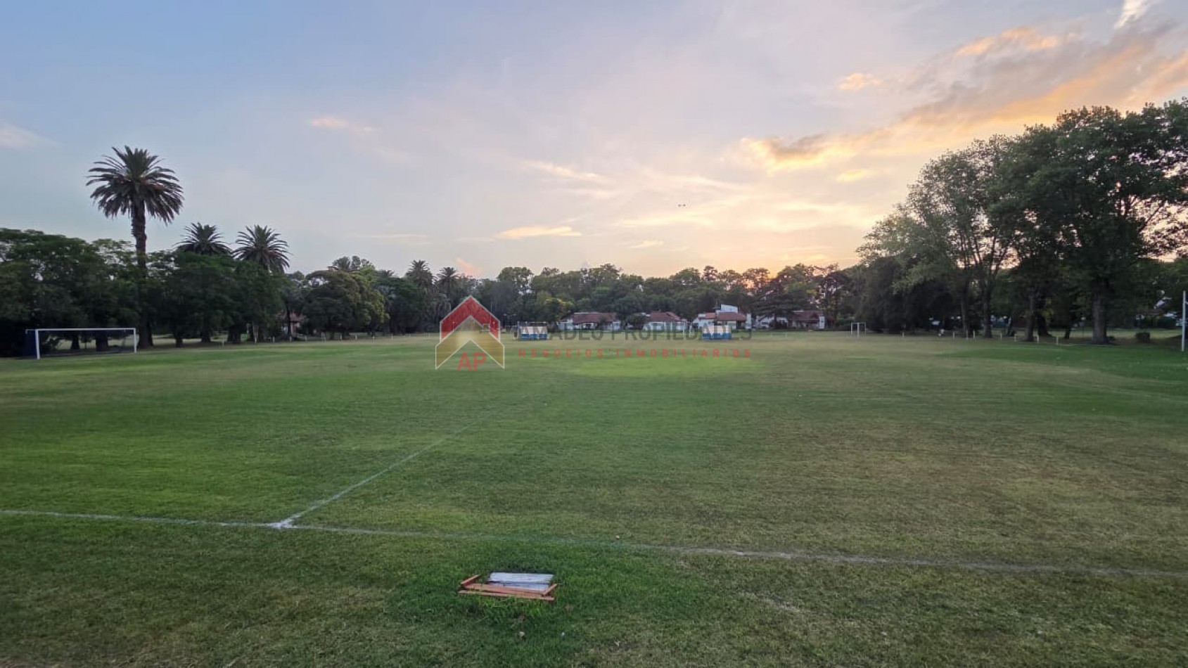 Gran casa 4 amb con garage cubierto, parrilla, terraza y jardin. Ubicado en Azul 298, Monte Grande