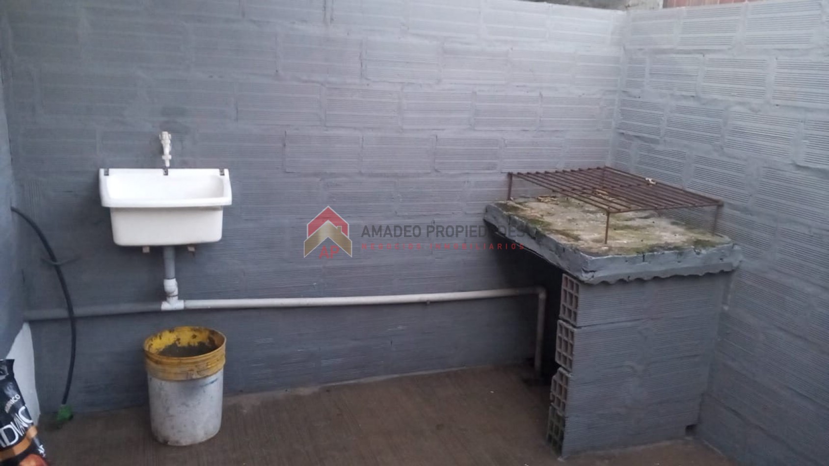 Monoambiente c/ patio y parrilla, ph por pasillo, ubicado en Euskadi 835 Lomas de Zamora