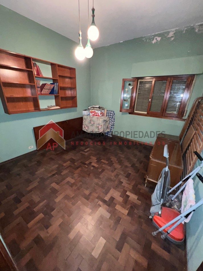 Casa 4 amb con gran parque, APTO CREDITO. Ubicada en Senillosa 171, Temperley