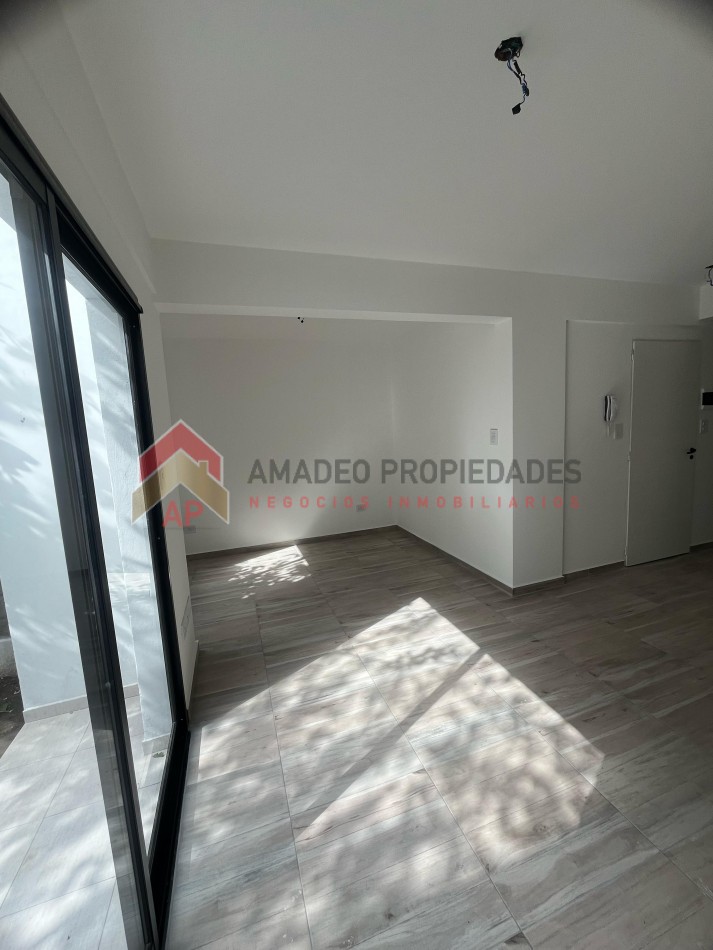 Dpto amb y medio pb a estrenar, fondo con patio y cochera. Ubicado en Gorriti 717, Lomas de Zamora