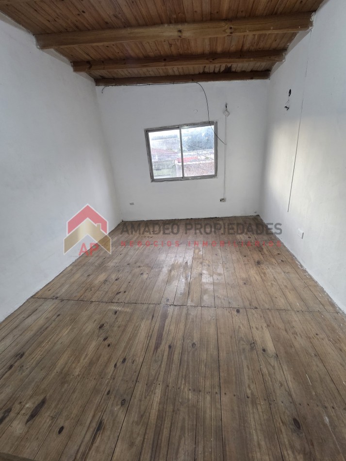 Dpto duplex amplio 2 amb al frente, ubicado en Rivadavia 2368, Lanus
