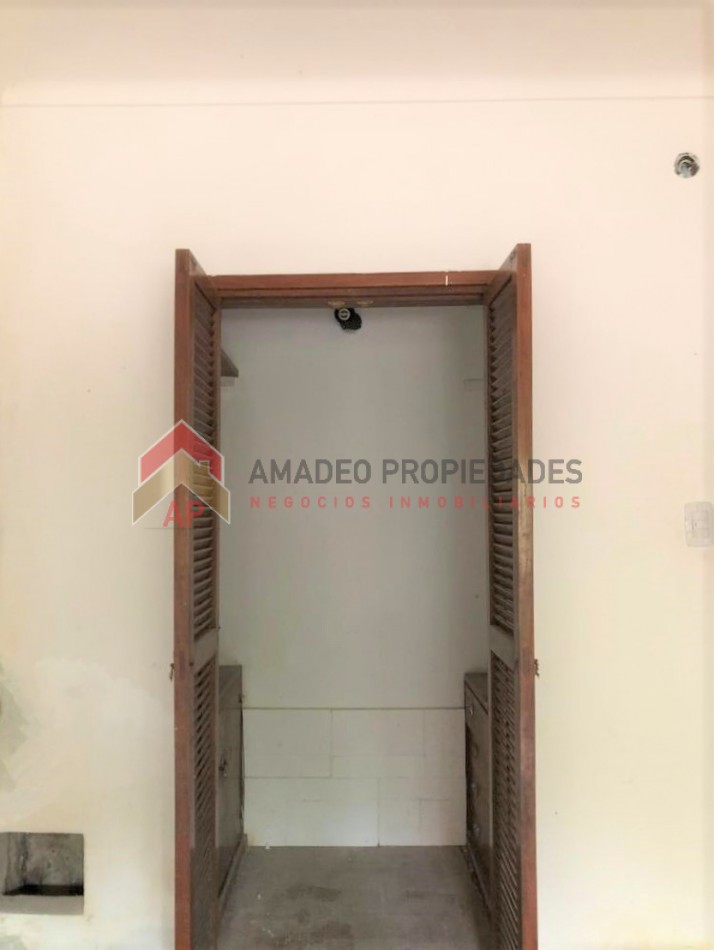 Gran casa 4 amb con cochera, patio y jardin, APTA CREDITO. Ubicada en Chimento 230 Lomas de Zamora