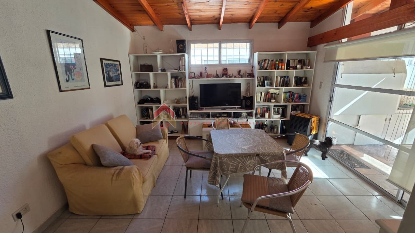 Hermosa casa 3 amb con jardin y parrilla. Ubicada en Azul 298, Monte Grande