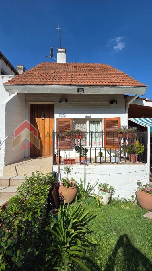 Hermosa casa 3 amb con jardin y parrilla. Ubicada en Azul 298, Monte Grande