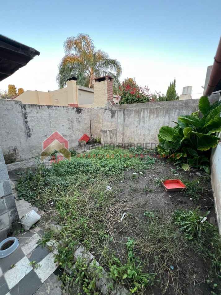 Casa 4 amb con cochera y patio, ubicada en Cangallo 1421 Temperley
