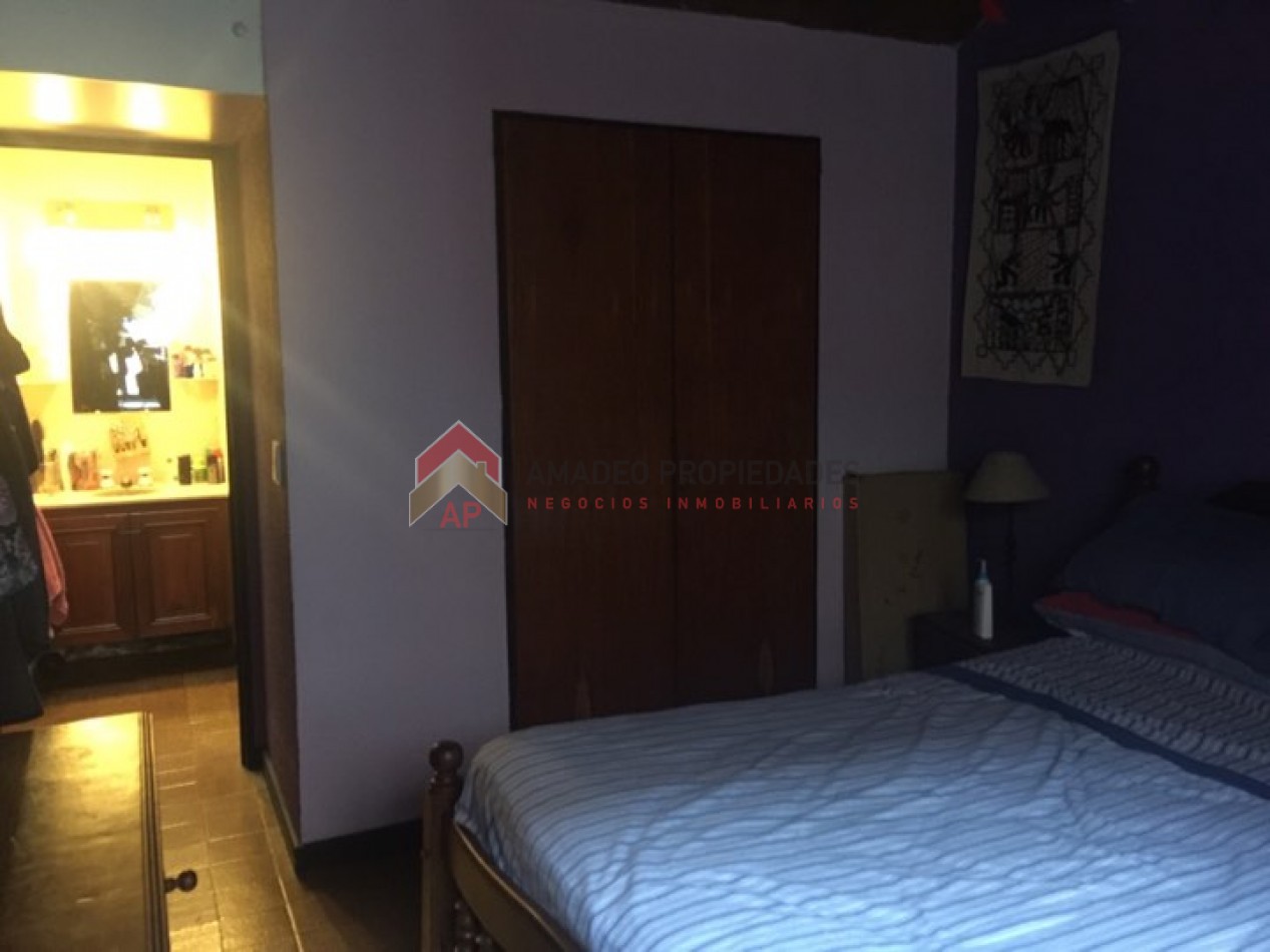 Excelente ph tipo casa con patio, parrilla y cochera descubierta. Excelente ubicacion: Garona 1365, Lomas de Zamora