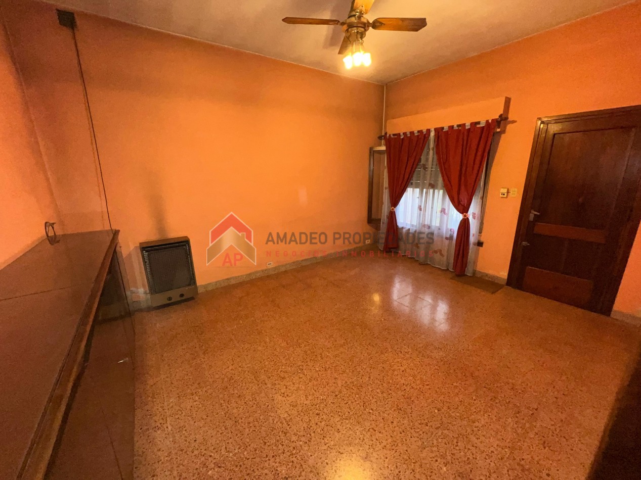 Casa 4 amb con gran parque, APTO CREDITO. Ubicada en Senillosa 171, Temperley