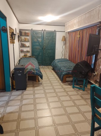Casa 4 amb con cochera, ubicada en Esmeralda 2058 Lomas de Zamora