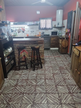 Casa 4 amb con cochera, ubicada en Esmeralda 2058 Lomas de Zamora