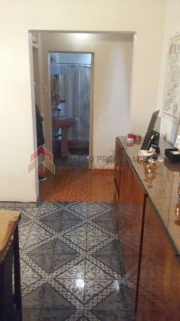 Casa 3 amb con dpto al fondo, ubicada en Maria Curie 84 Lomas de Zamora