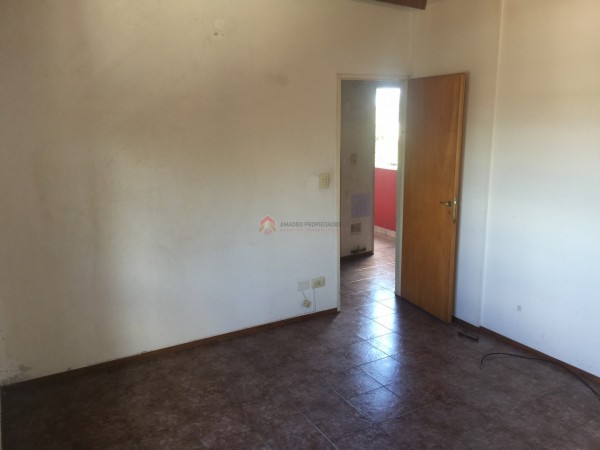 Dpto 3 amb con balcon, ubicado en Balcarce 674 Lomas de Zamora