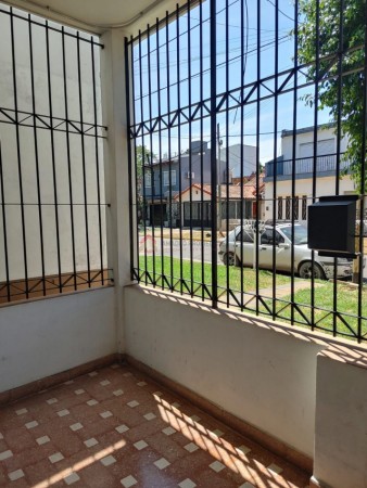 Excelente PH al frente tipo casa 3 amb ubicado en Carlos Tejedor 227 Lomas de Zamora