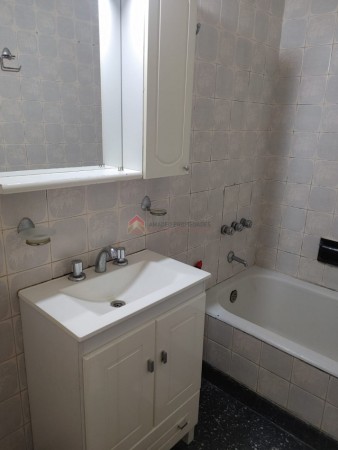 Excelente PH al frente tipo casa 3 amb ubicado en Carlos Tejedor 227 Lomas de Zamora