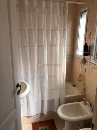 Dpto 2 amb con cochera y balcon, ubicado en Alsina 1948 L. de Zamora