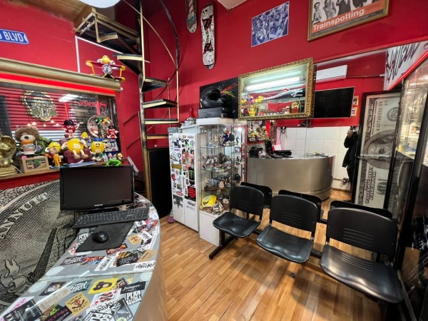 Local comercial en galeria  Gran Lomas (a mts de la entrada)