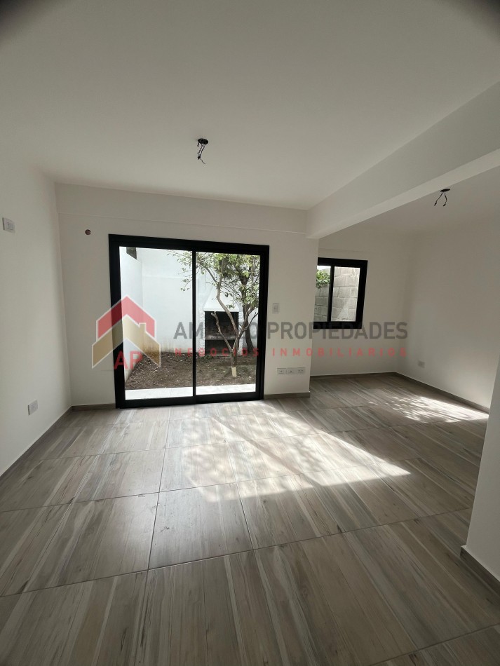 Dpto amb y medio pb a estrenar, fondo con patio y cochera. Ubicado en Gorriti 717, Lomas de Zamora