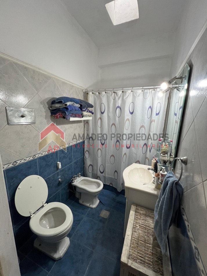 Casa 4 amb con cochera, patio y terraza. Ubicada en Riobamba 900 Temperley