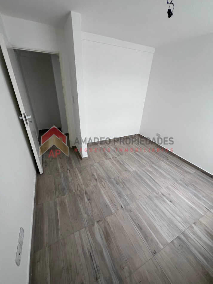Dpto 2 amb, 2° piso a estrenar, al frente con balcon, ubicado en Hipolito Yrigoyen 7718, Banfield