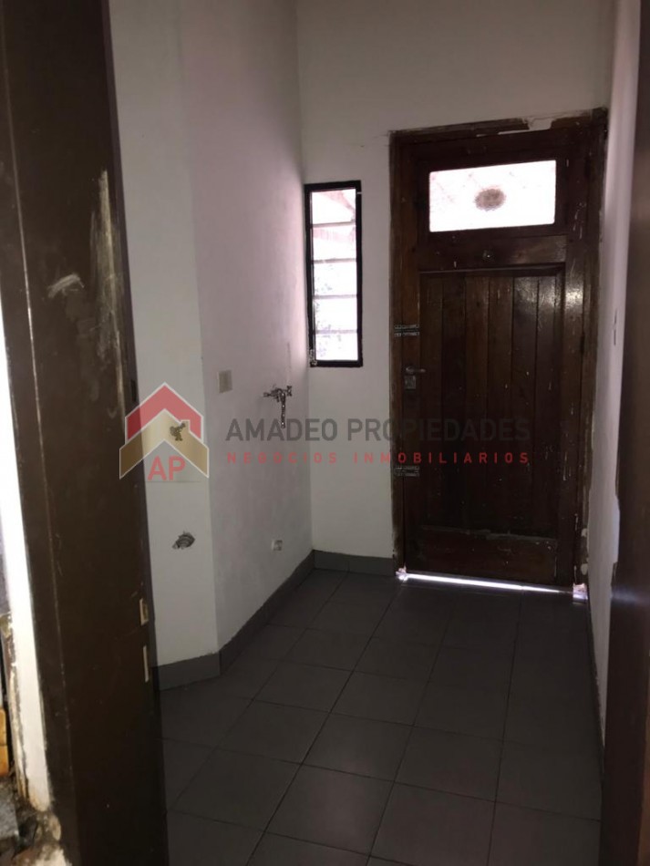 Excelente Casa con importante parque VENTA, ubicado en Cerrito al 1200, Lomas de Zamora