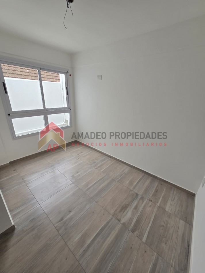 Monoambiente a estrenar al frente con balcon en 1er piso. Excelente ubicacion: Pedernera 279, Lomas de Zamora