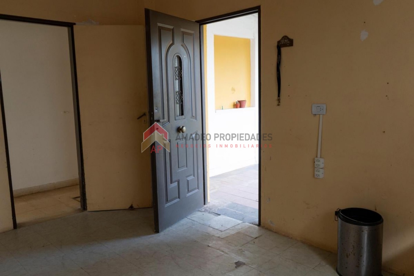 Importante lote con casa 3 amb, muy buena ubicacion: en Luis Davila 400, Llavallol