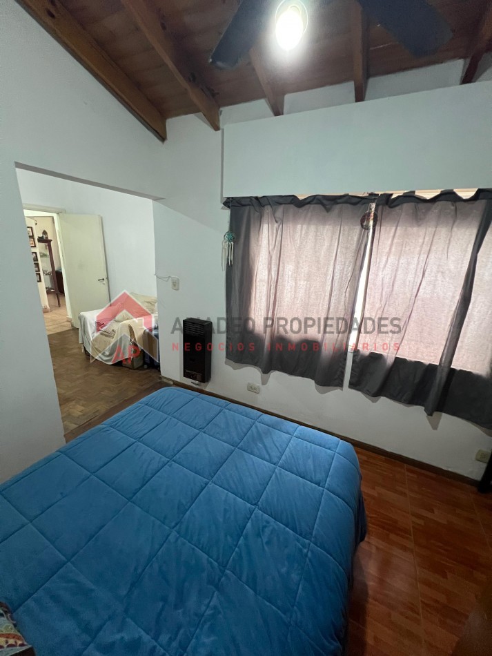 Casa 4 amb con cochera, patio y terraza. Ubicada en Riobamba 900 Temperley