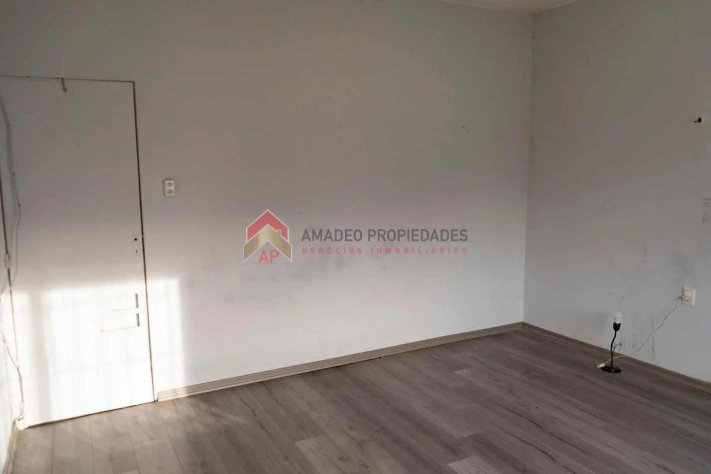 Importante lote con casa 3 amb, muy buena ubicacion: en Luis Davila 400, Llavallol