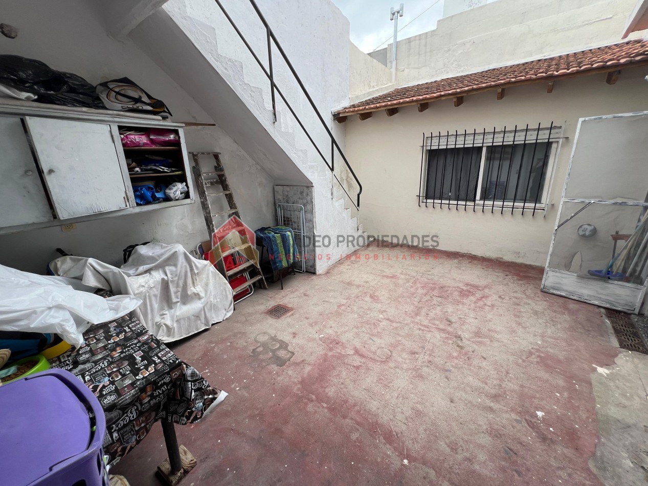 Casa 4 amb con cochera, patio y terraza. Ubicada en Riobamba 900 Temperley