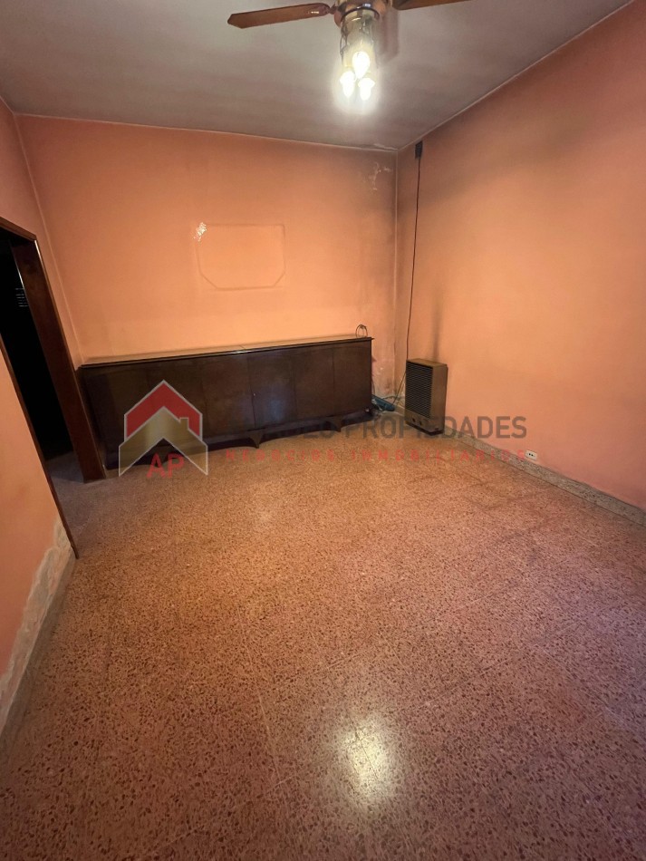 Casa 4 amb con gran parque, APTO CREDITO. Ubicada en Senillosa 171, Temperley