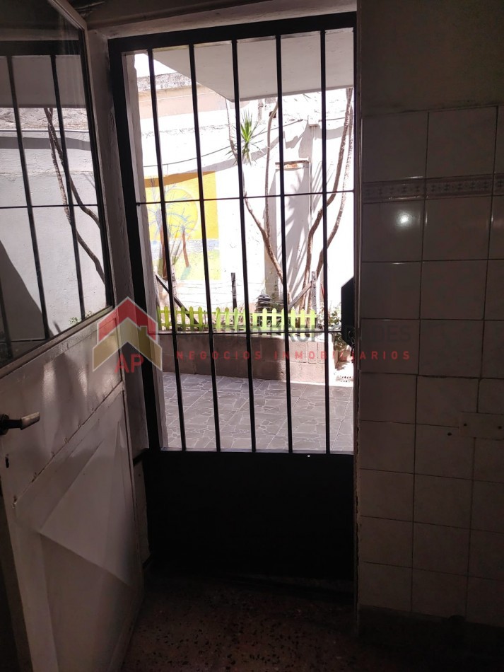 Excelente PH al frente tipo casa 3 amb ubicado en Carlos Tejedor 227 Lomas de Zamora