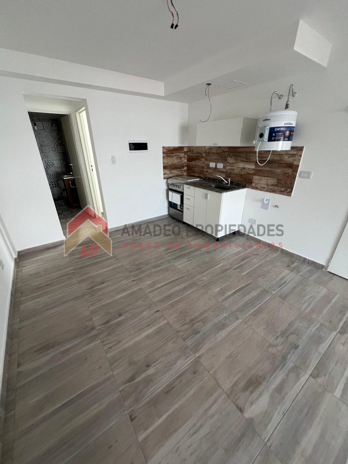 Dpto 2 amb, 2° piso a estrenar, al frente con balcon, ubicado en Hipolito Yrigoyen 7718, Banfield