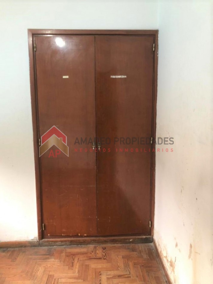 Gran casa 4 amb con cochera, patio y jardin, APTA CREDITO. Ubicada en Chimento 230 Lomas de Zamora