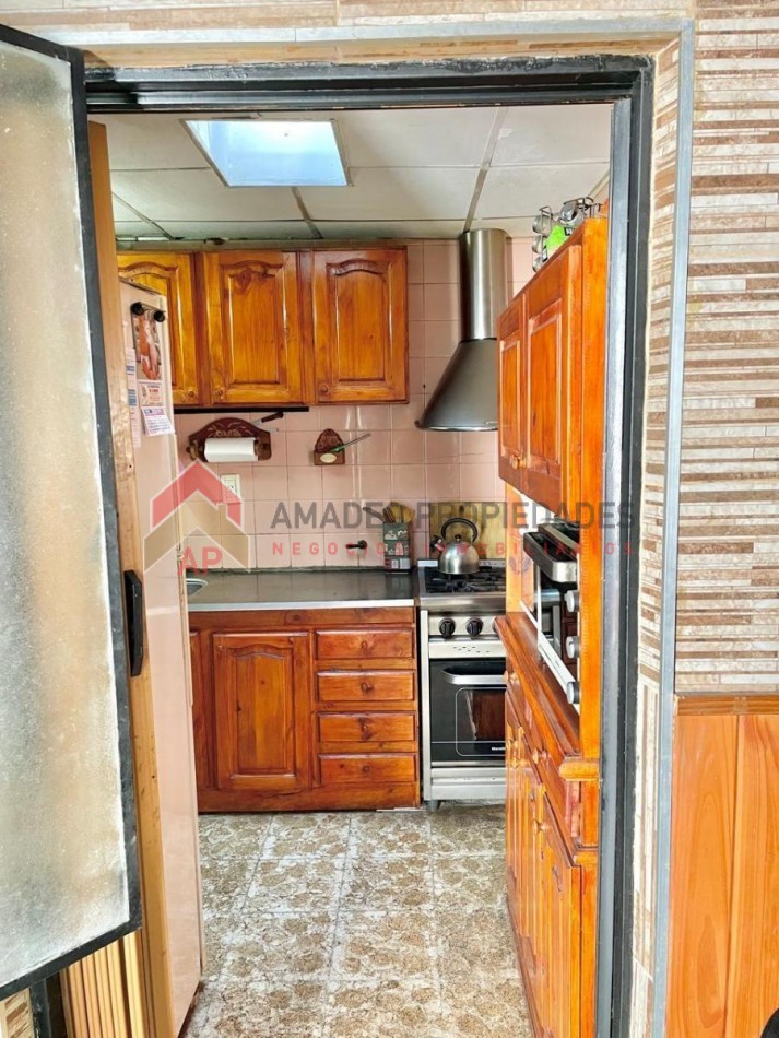 Excelente ph amplio 3 amb al frente con cochera y terraza. Ubicado en Enrique Fernandez al 3000, Lanus Este