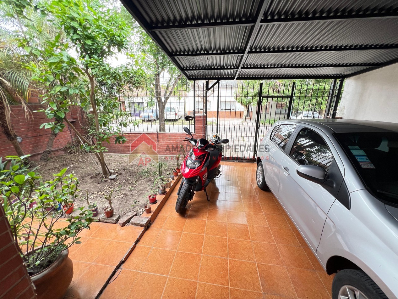 Casa 4 amb con cochera, patio y terraza. Ubicada en Riobamba 900 Temperley
