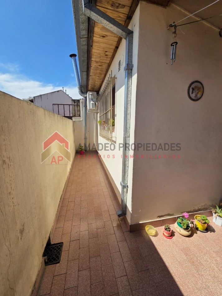 Ph al frente 3 amb en 1er piso con patio, balcon, lavadero y cochera. Excelente ubicacion: Lamadrid 430. Lomas de Zamora