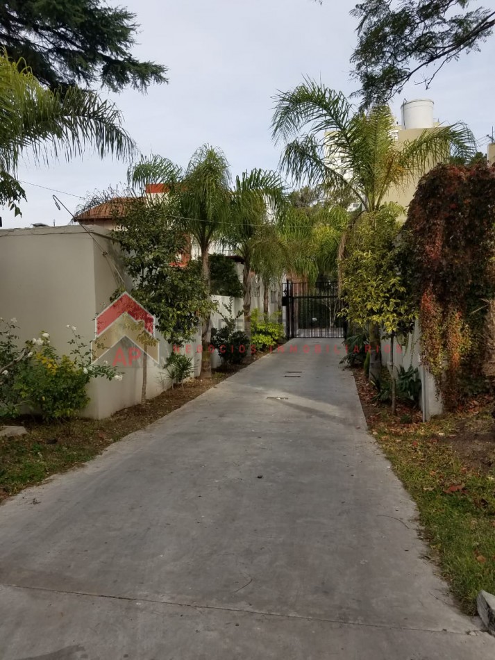 Dpto 4 amb con detalles de categoria premium con dos cocheras. Edificio con sum y pileta. Apto credito. Ubicado en Almirante Brown 2973, Temperley