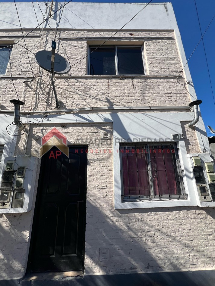 Dpto duplex amplio 2 amb al frente, ubicado en Rivadavia 2368, Lanus